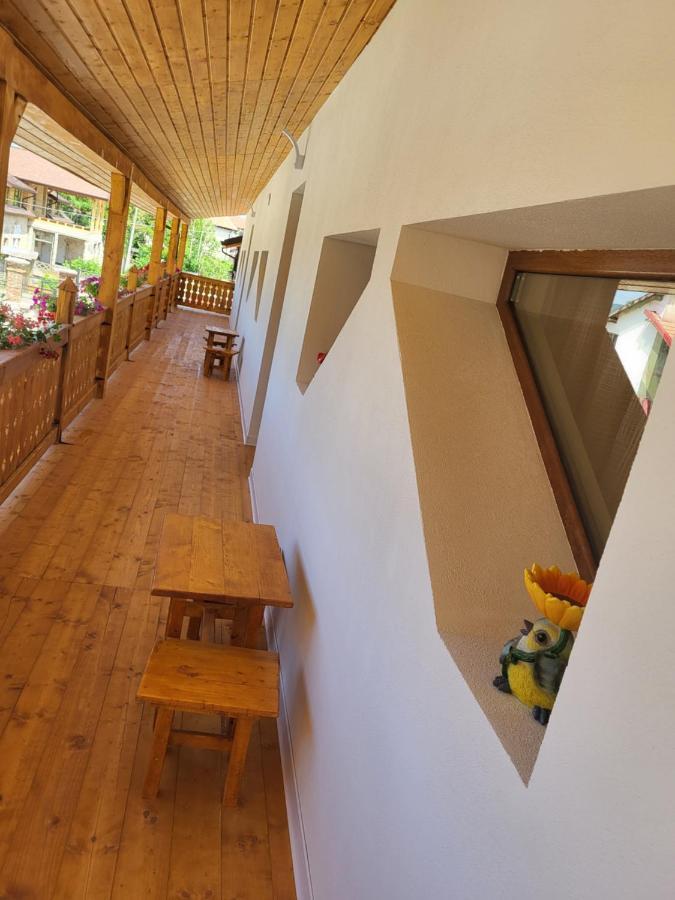 Pensiunea Hanul Huniazilor Hunedoara Exterior foto