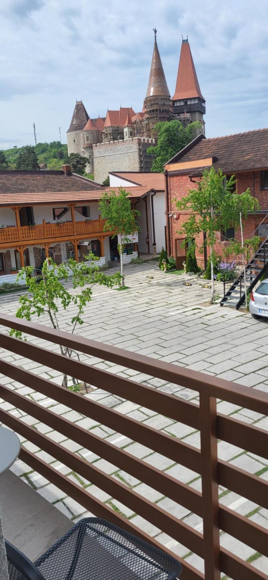 Pensiunea Hanul Huniazilor Hunedoara Exterior foto