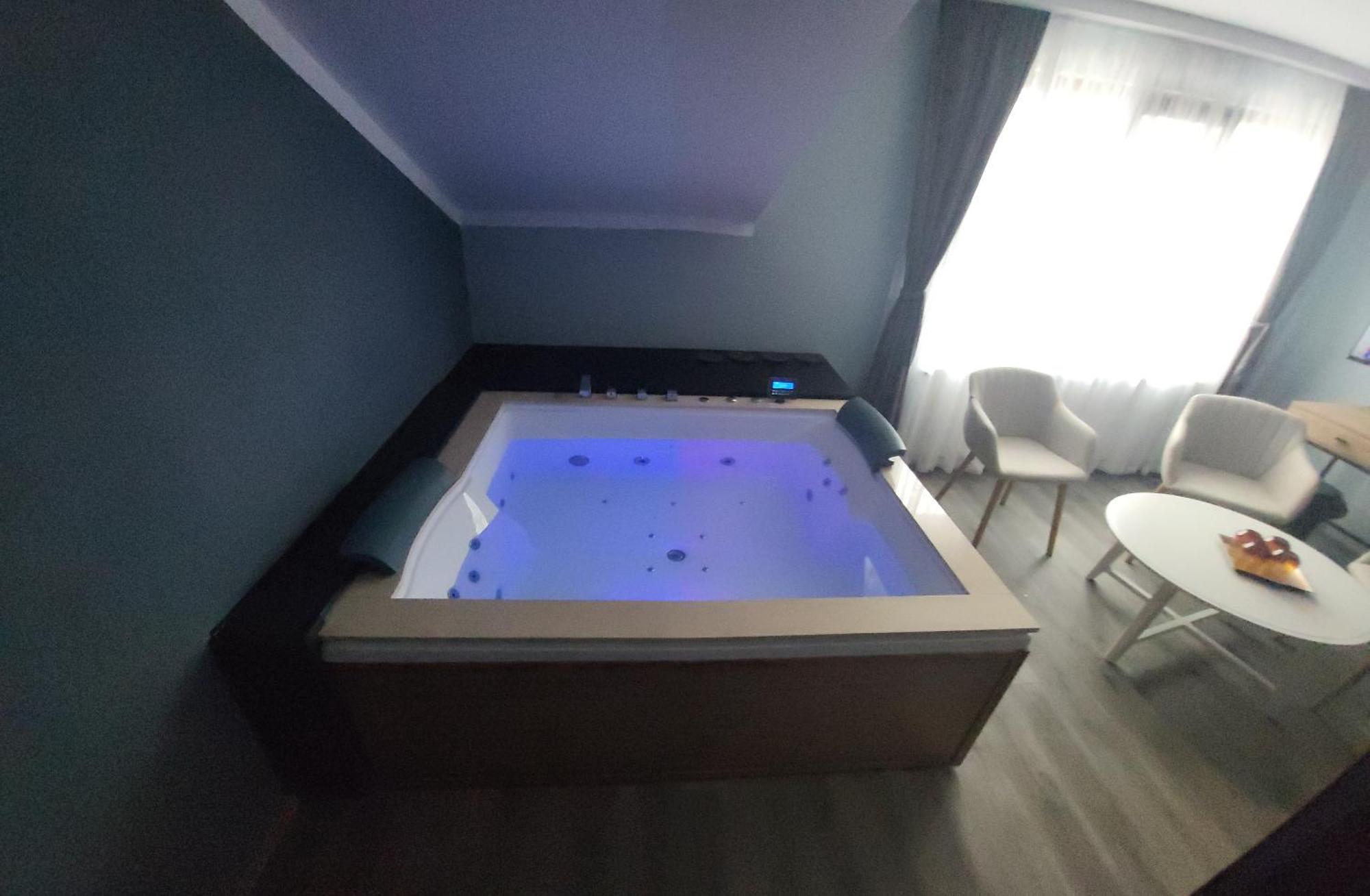 Pensiunea Hanul Huniazilor Hunedoara Exterior foto